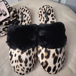 Leopard Print Faux Fur Slide Slippers - Black Fur